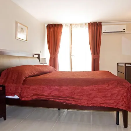 酒店 Oasis Park - New Managment 3*