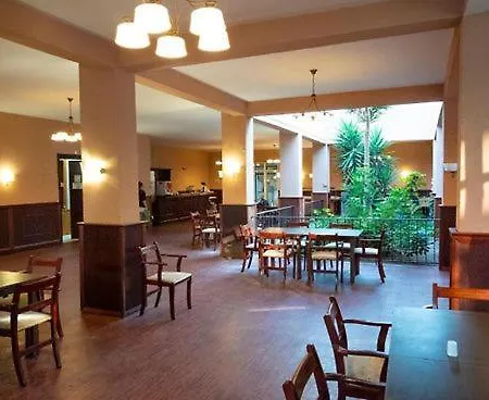 Oasis Park - New Managment 酒店 3*