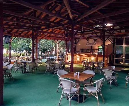 Oasis Park - New Managment 酒店 3*