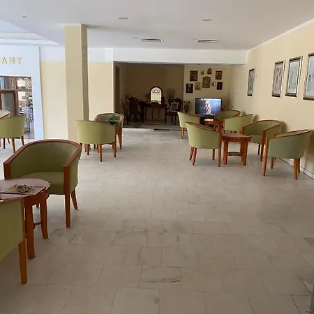 Oasis Park - New Managment 酒店 3*