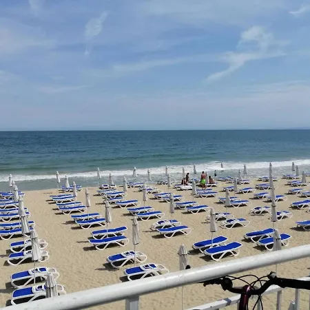 Oasis Park - New Managment 酒店 3*